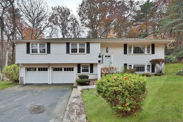 $749,000 | 15 Appletree Lane | Walpole Heights