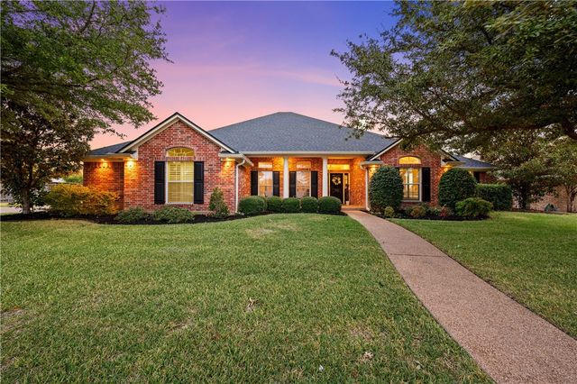 $625,000 | 100 Painted Horse Trail | West Waco