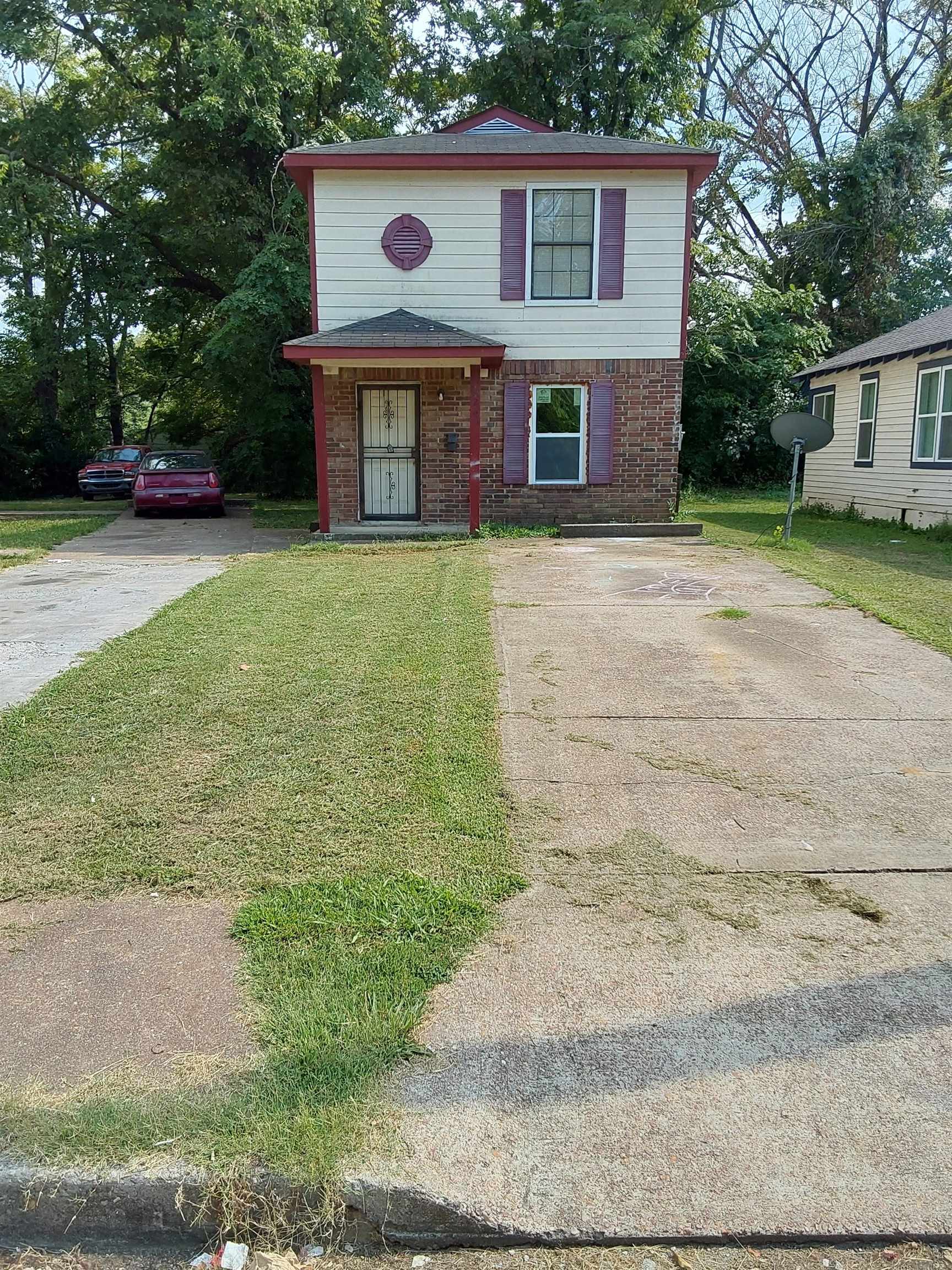 a view of a house with a yard and garage