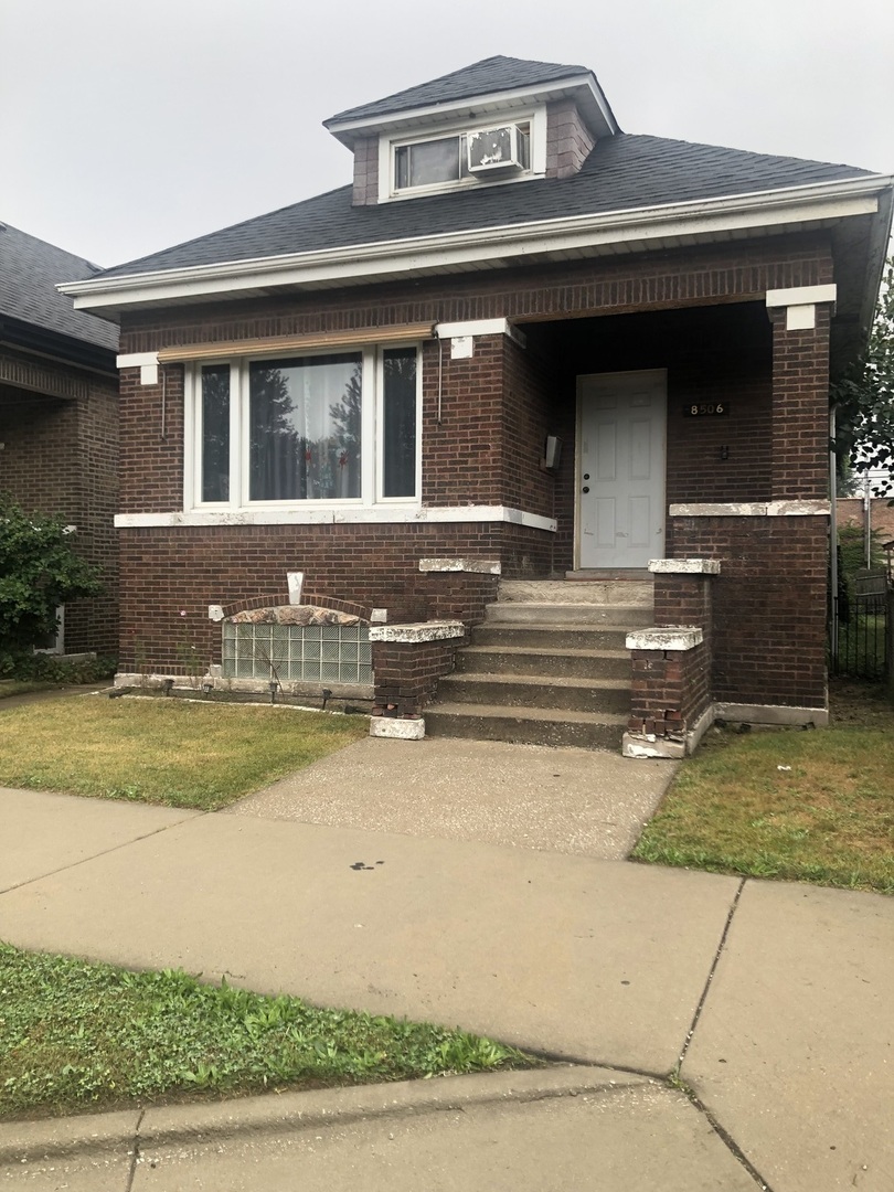 a front view of house with yard