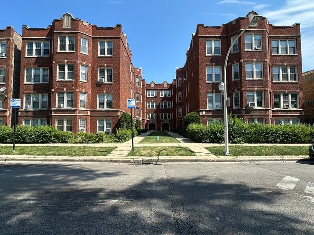 $164,000 | 4838 West Henderson Street, Unit 1B | Portage Park