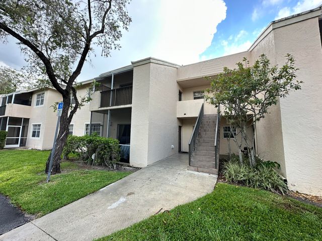 $1,700 | 671 Cypress Lake Boulevard, Unit E | Crystal Lake