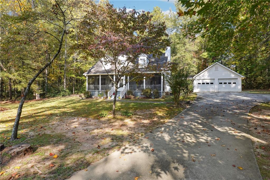 a view of a house with a yard