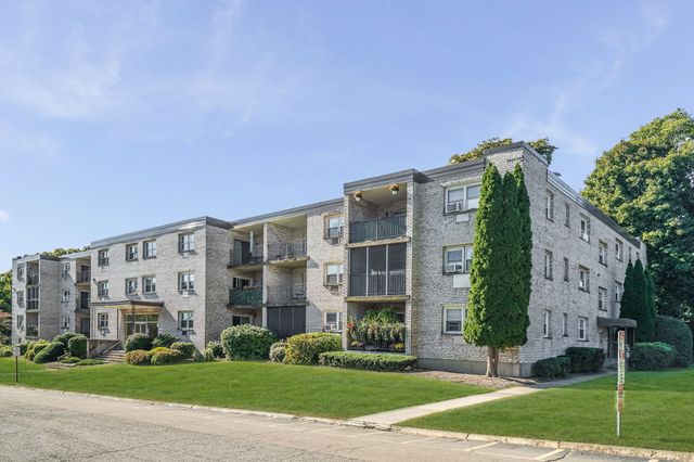 $229,000 | 308 Meadowside Road, Unit 204 | Devon-Walnut Beach