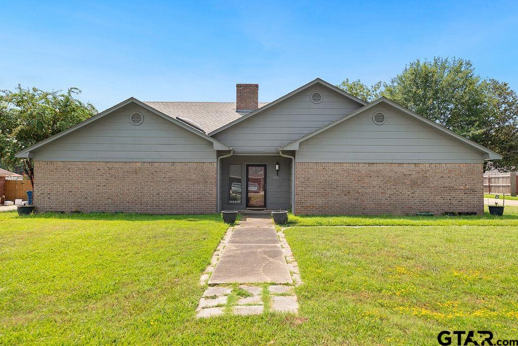 a front view of house with yard and garage