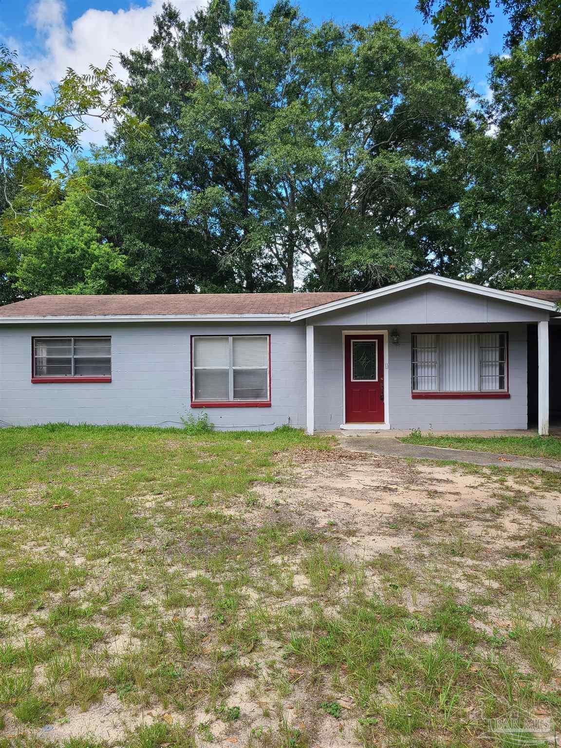 a view of a house with a yard