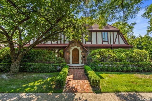 $3,995,000 | 71-06 Ingram Street | Forest Hills