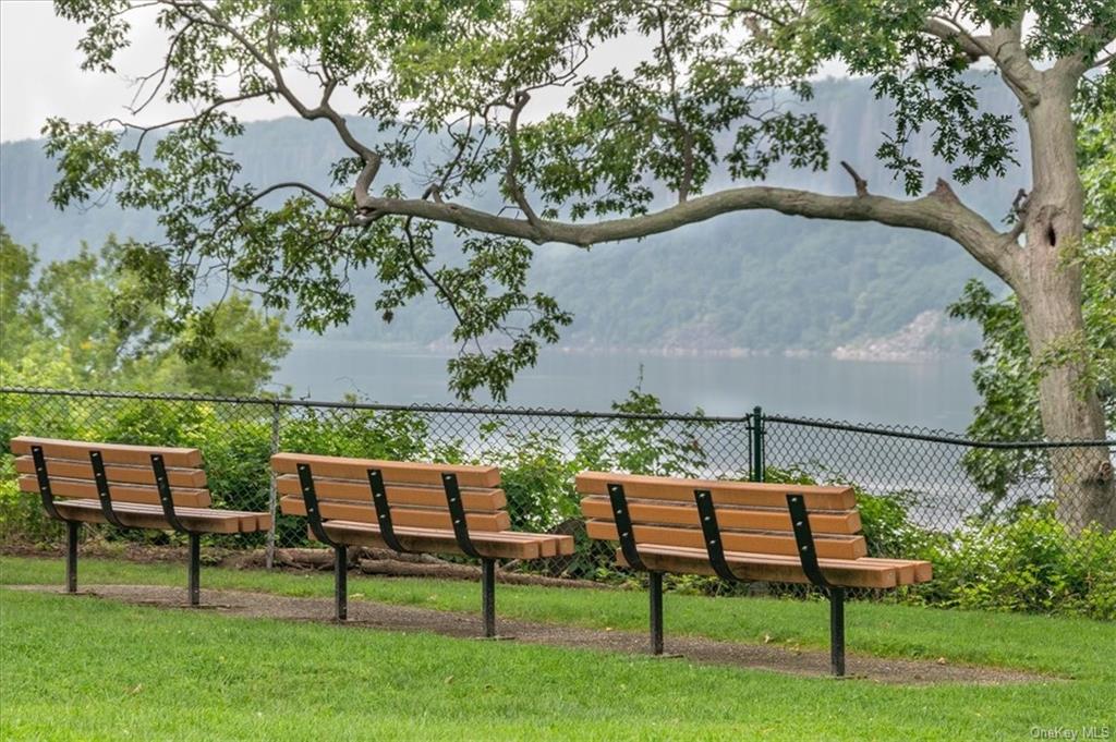 Common area overlooks the Hudson River