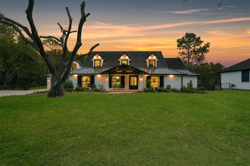 a front view of house with yard