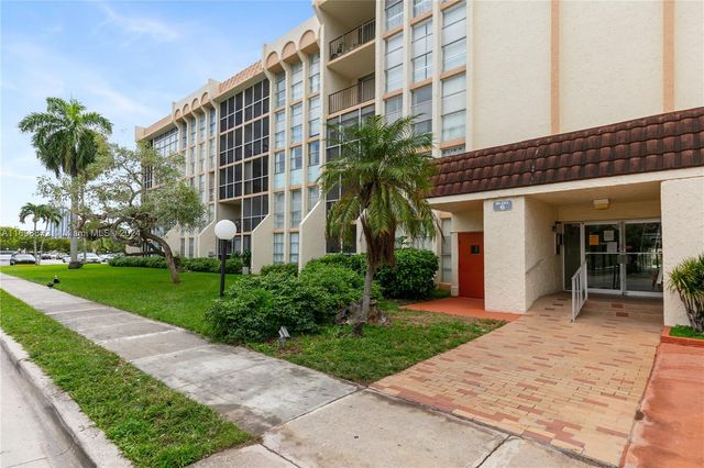 $250,000 | 2000 Atlantic Shores Boulevard, Unit 502 | Three Islands