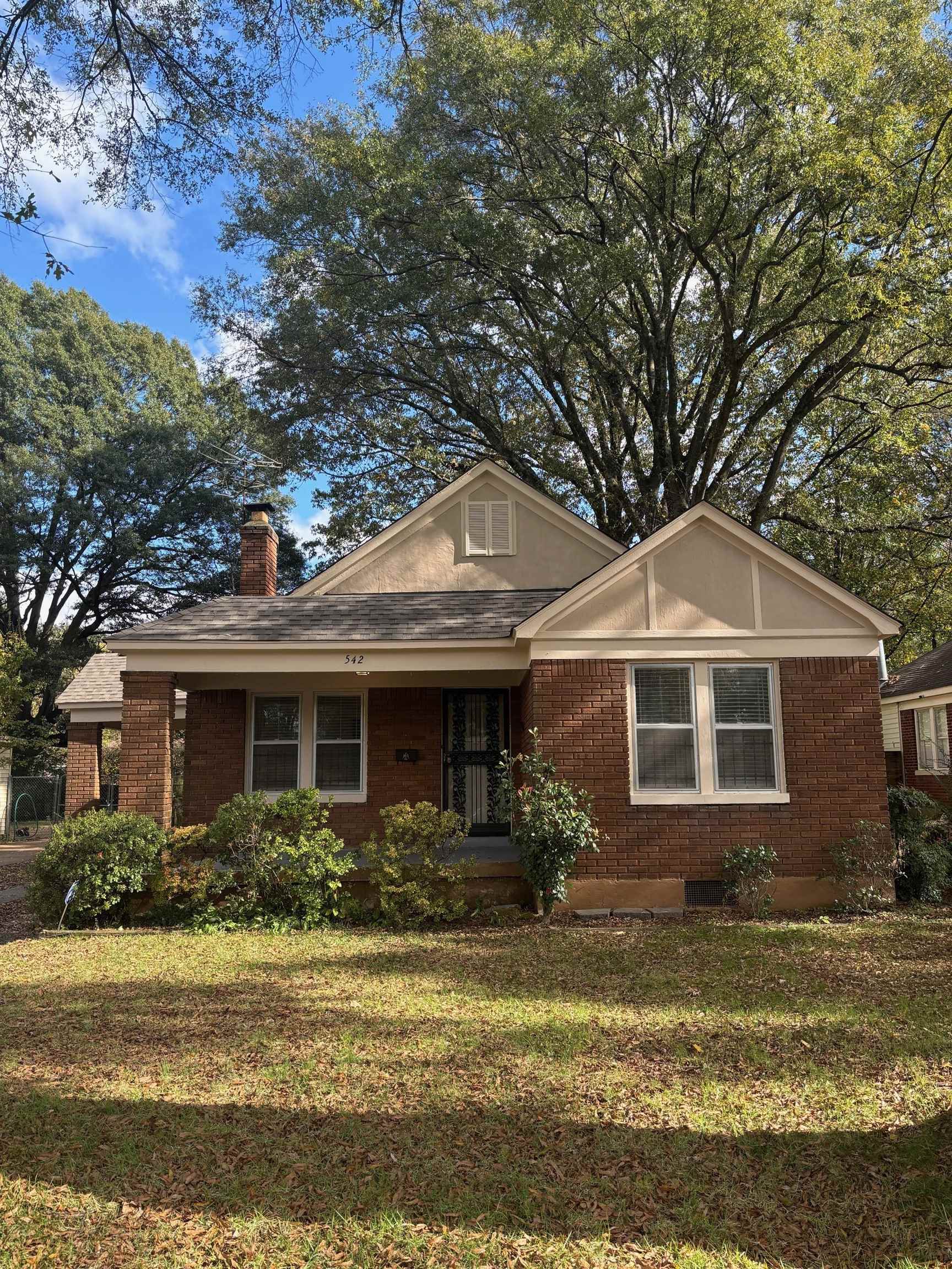 View of front facade with a front lawn