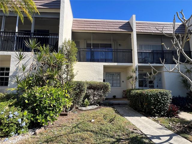 $2,300 | 1325 North 15th Avenue, Unit 23 | Hollywood Lakes