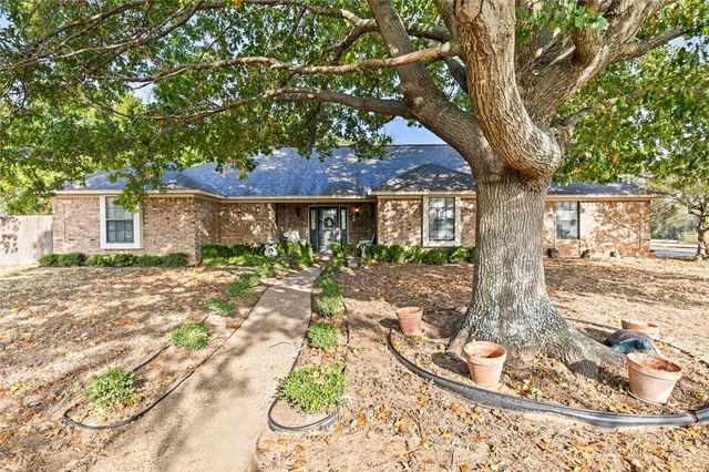 $367,500 | 26 Buttercup Circle | North Lake Waco