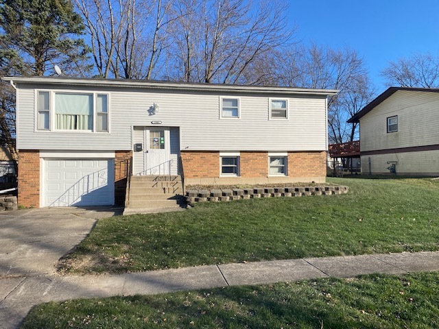 a view of a back yard of the house