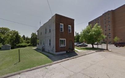 a view of a house with backyard and trees