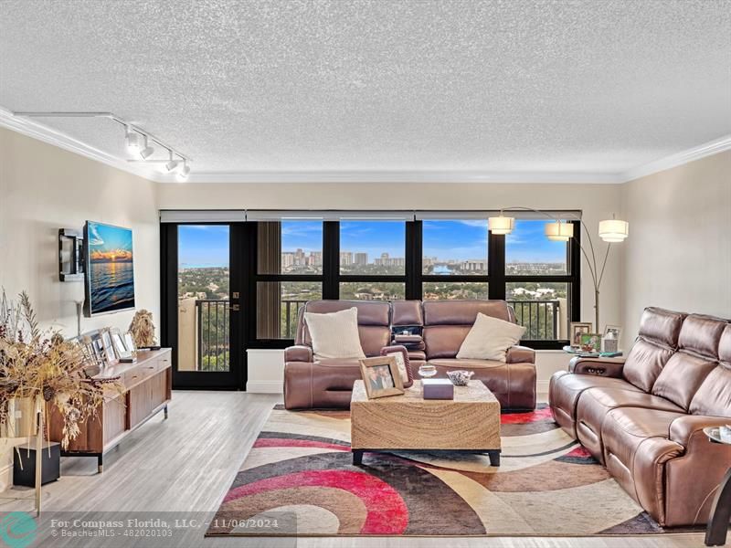 Living Room overseeing Atlantic Ocean and Intracoastal