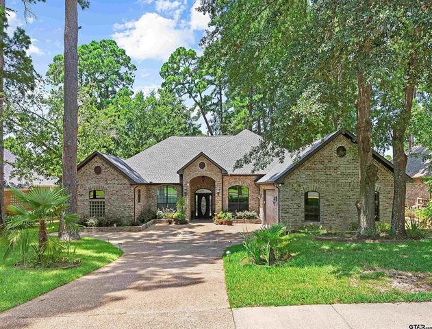 $499,900 | 1114 Ashwood Drive | Southeast Tyler