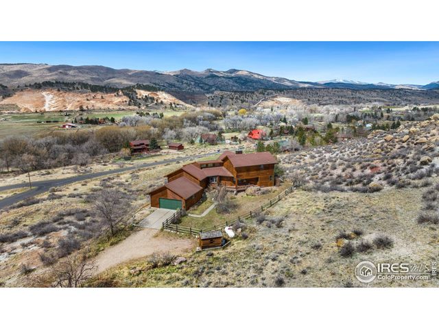 $885,900 | 8108 Firethorn Drive