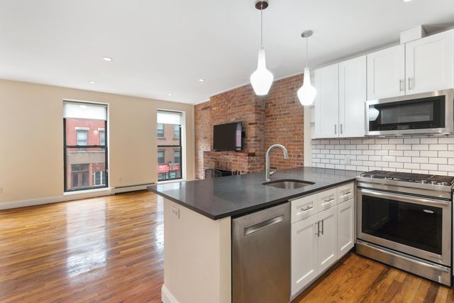 $5,200 | 179 Union Street, Unit 3 | Carroll Gardens