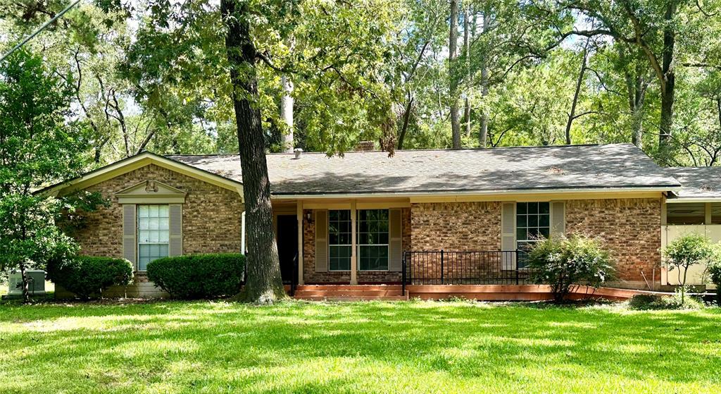 Welcome to 3803 Summer Ln. Located in Huntsville Tx !