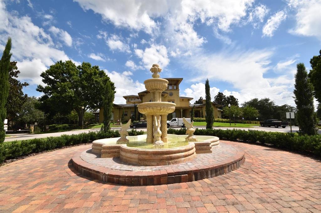 a view of a fountain in the in front of a house with a fountain