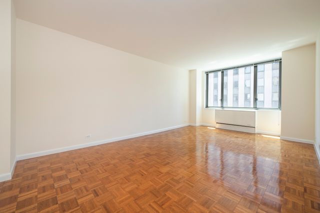 $4,500 | 211 West 56th Street, Unit E36 | Theater District