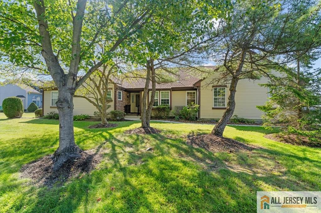 a view of a house with backyard and tree