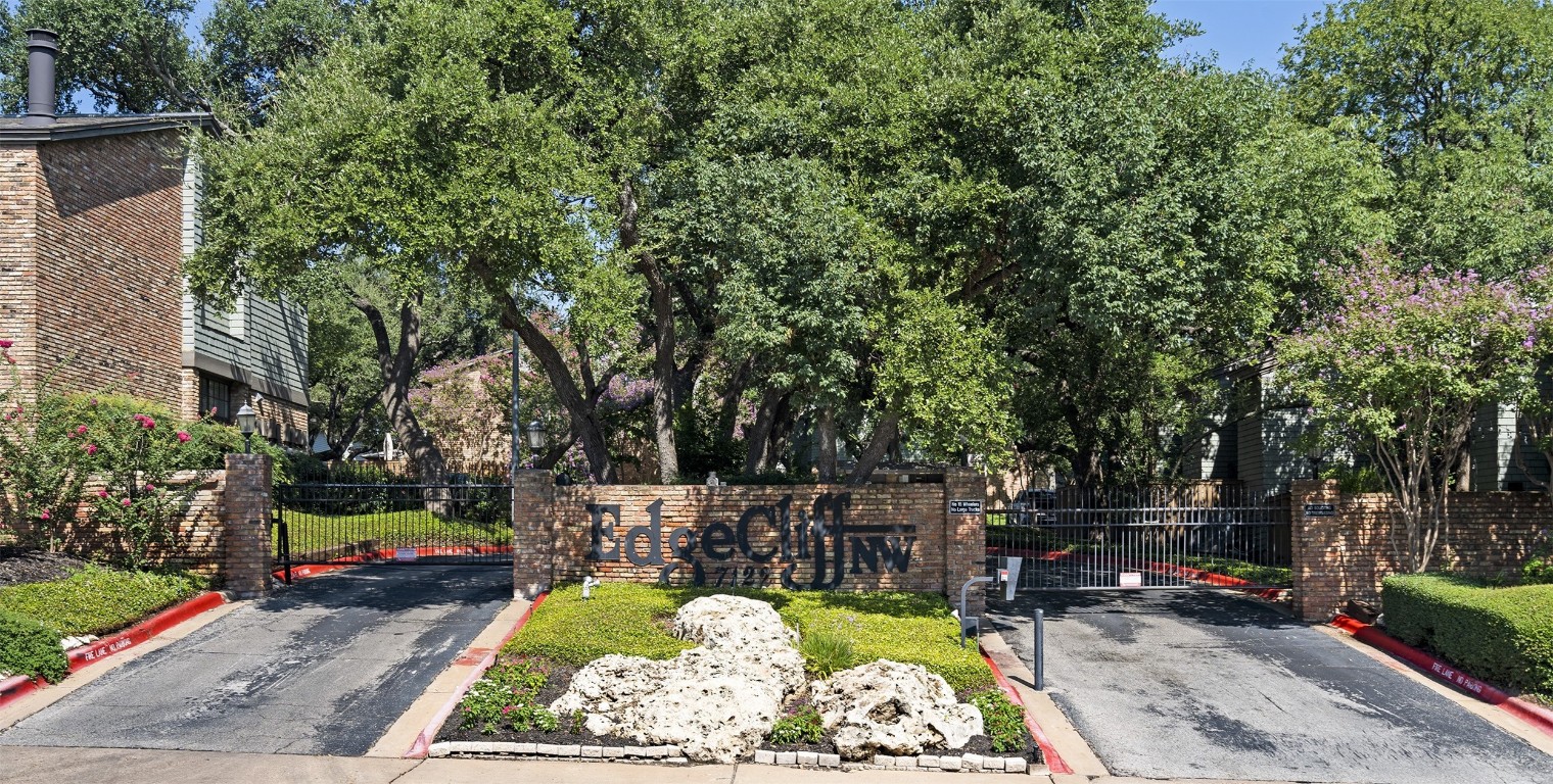 Welcome home to Edgecliff NW, a beautiful, affordable condo community well-located off Far West Blvd, within walking distance of tons of restaurants and one of the best HEBs in Austin, as well as with access to multiple rapid transit bus stops and protected bike lanes.  If driving less is your goal, then Edgecliff NW is for you!