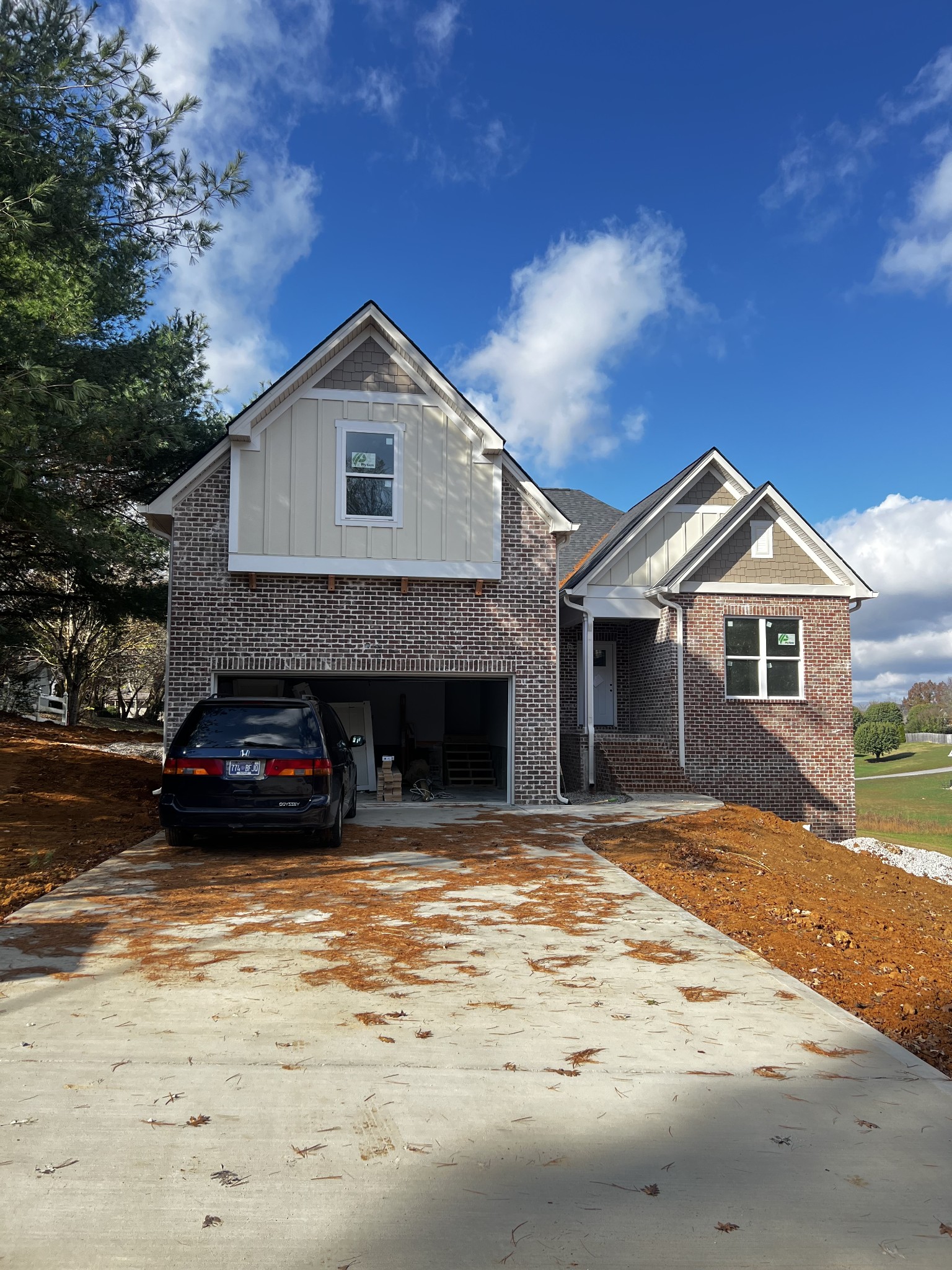 a view of front a house with a yard