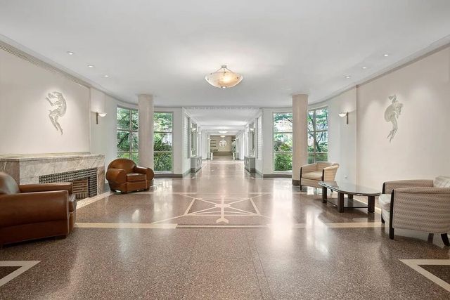 $899,000 | 333 West 57th Street, Unit 8B | Hell's Kitchen