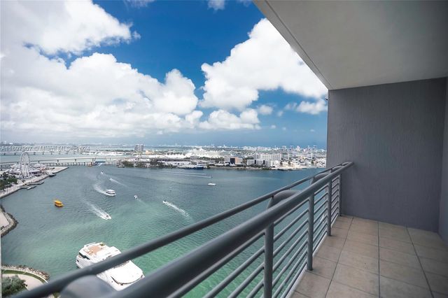 $495,000 | 335 South Biscayne Boulevard, Unit 2710 | Downtown Miami