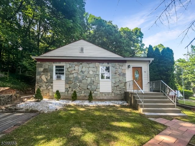 $343,000 | 334 Flora Avenue | Hopatcong