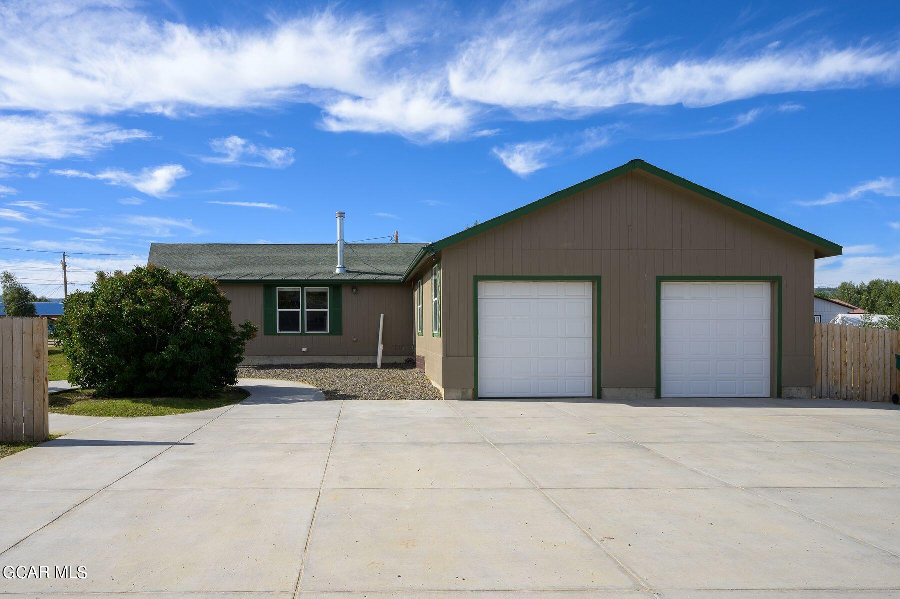 Entrance with garage