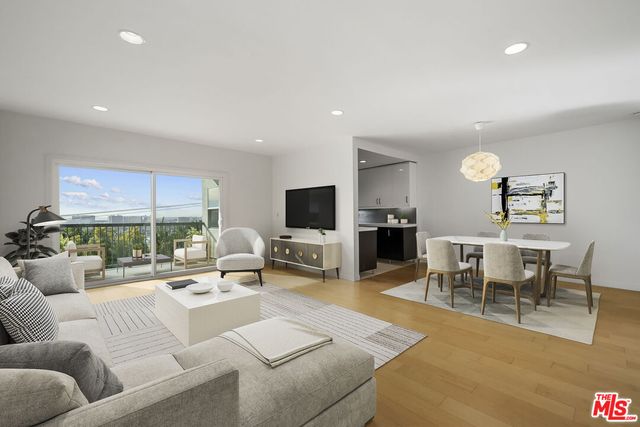 $1,100,000 | 8550 Holloway Drive, Unit 405 | West Hollywood Vicinity