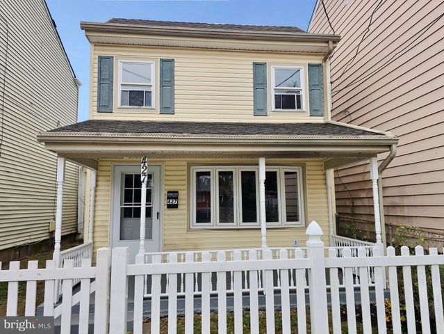 $304,900 | 427 Woodland Street | Franklin Park