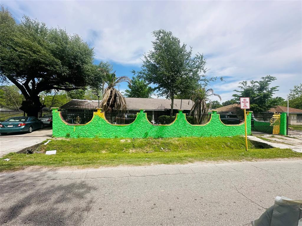 a view of yard with swimming pool and green space