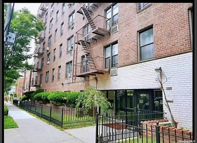 $265,000 | 149-43 35th Avenue, Unit 3I | Murray Hill - Flushing