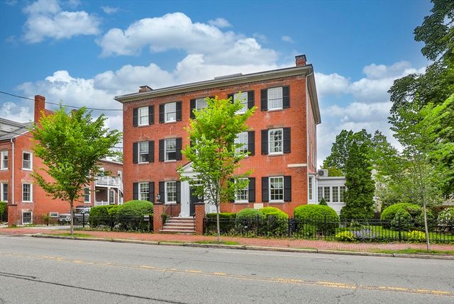 $1,650,000 | 124 High Street, Unit 1 | Downtown Newburyport