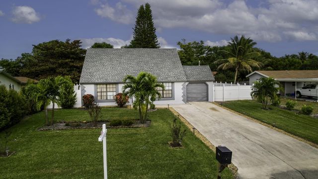 $500,000 | 611 Angler Drive | Delray Shores