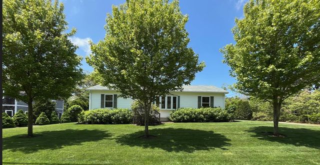 $1,275,000 | 41 Towanticut Street | Martha's Vineyard