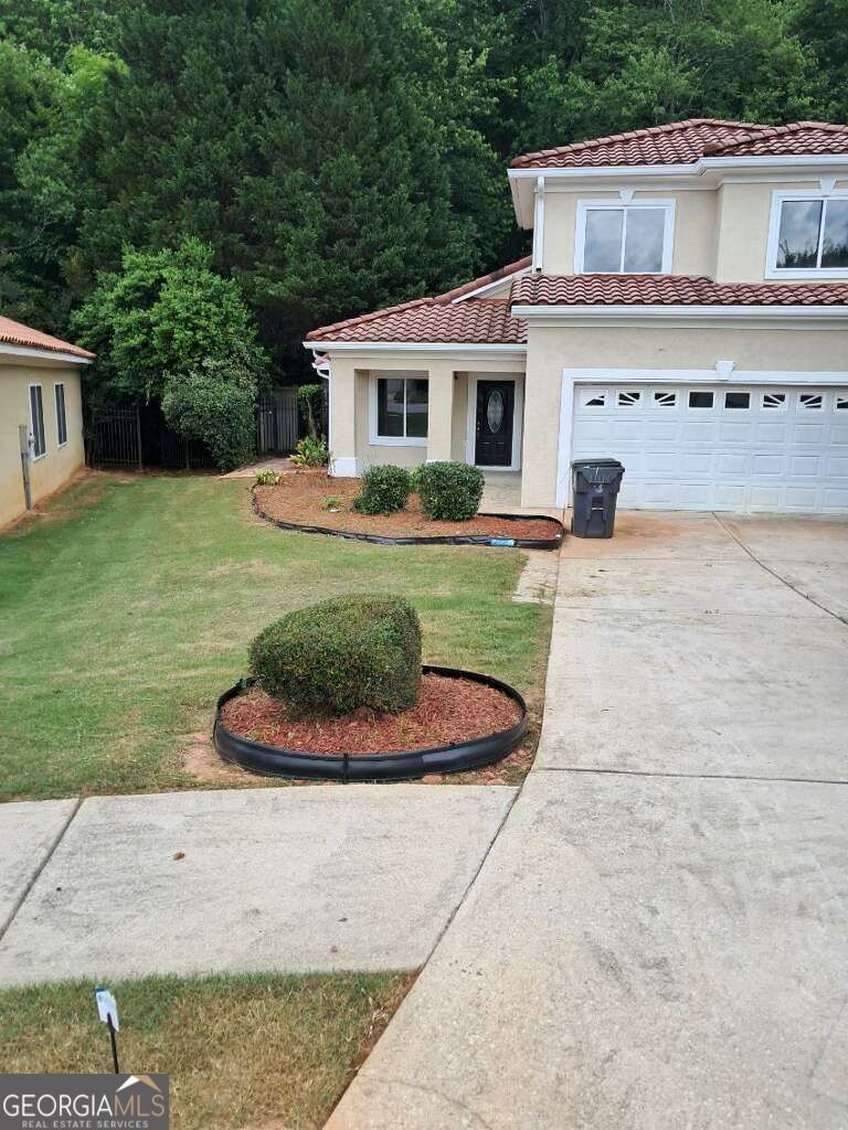 a view of a house with backyard and porch