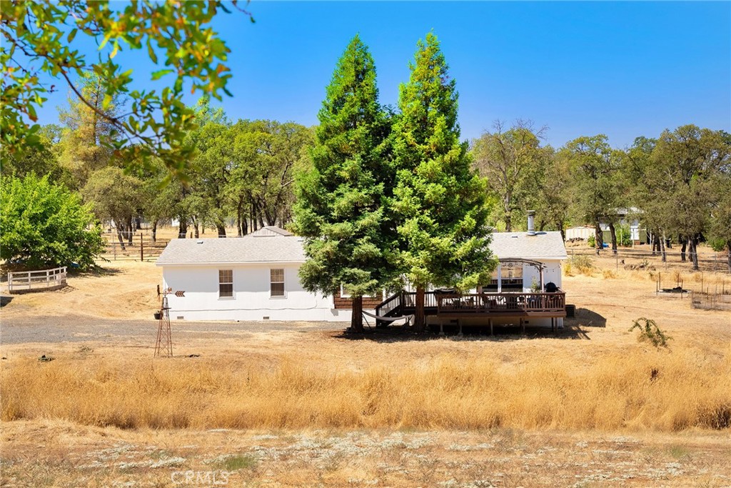 a view of outdoor space with garden