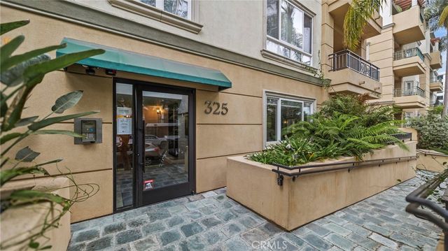 $1,130,000 | 325 Arnaz Drive, Unit 101 | Beverly Center-Miracle Mile