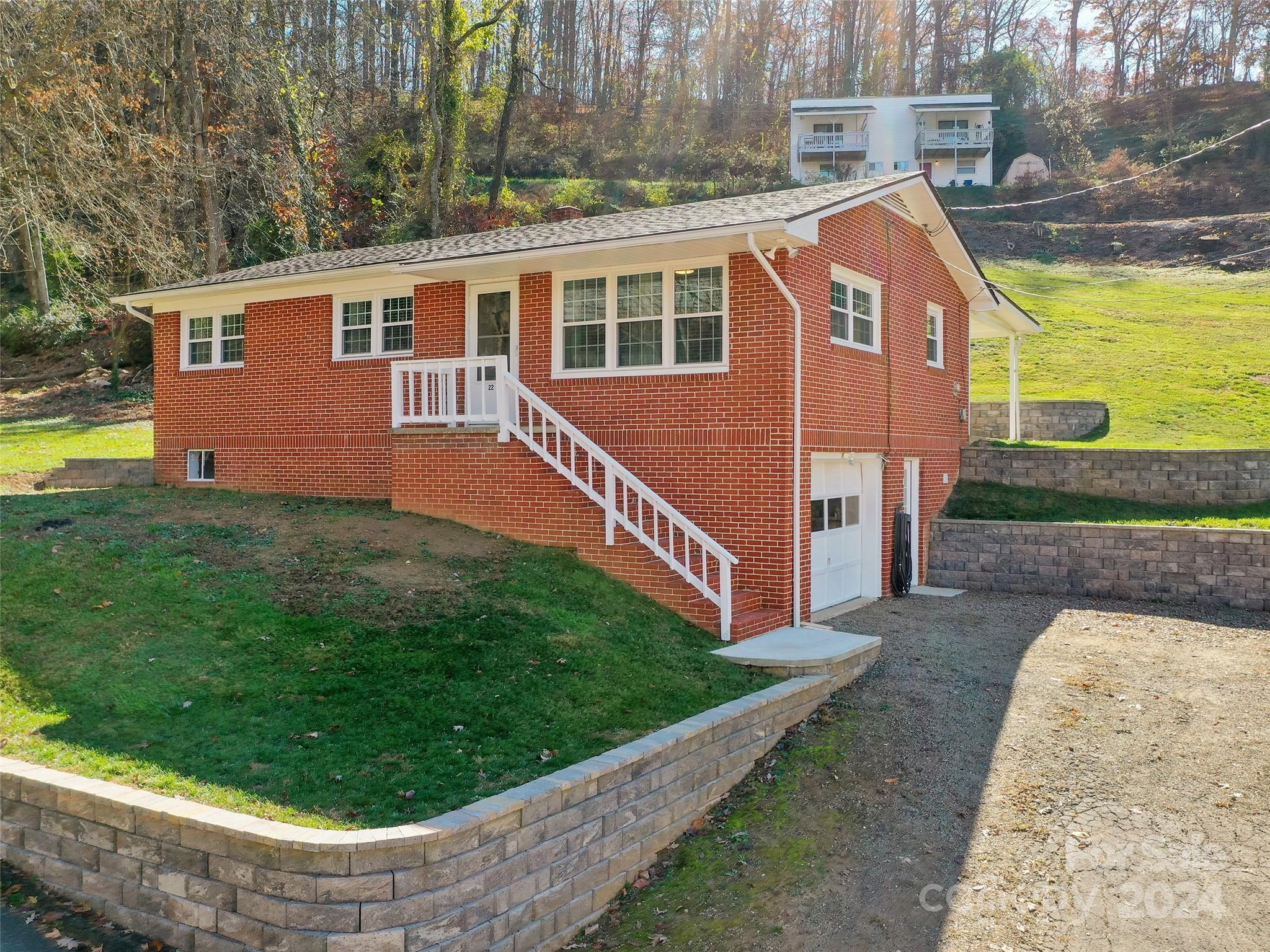 a view of a house with backyard and sitting area