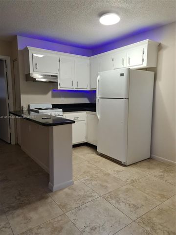 $1,500 | 5162 Northeast 6th Avenue, Unit 306 | Andrews Gardens