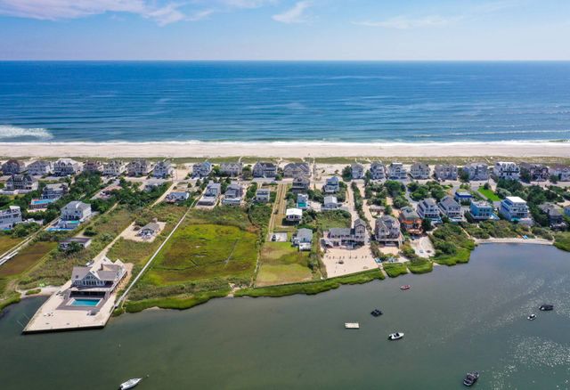 $1,900,000 | 836 D Dune Road | West Hampton Dunes