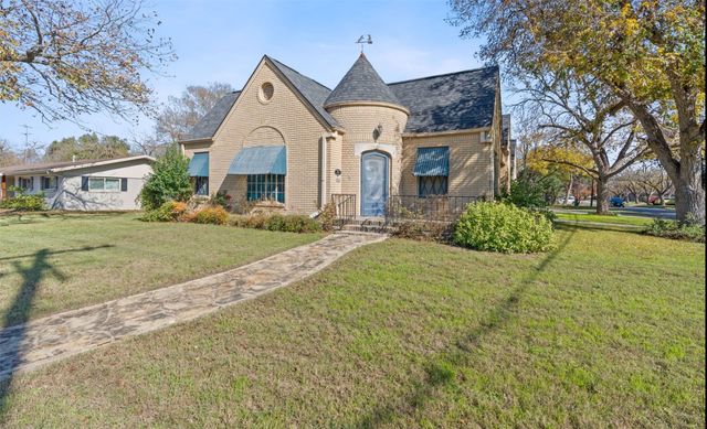 $925,000 | 762 Guadalupe Street | Lockhart