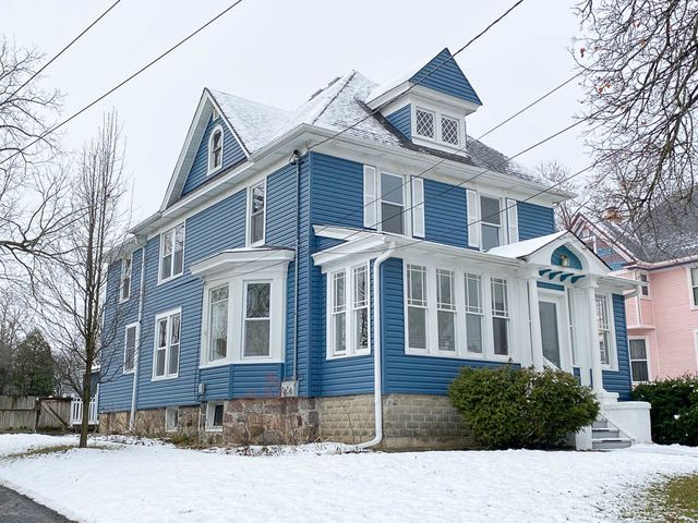 $2,200 | 371 Lincoln Avenue | Woodstock