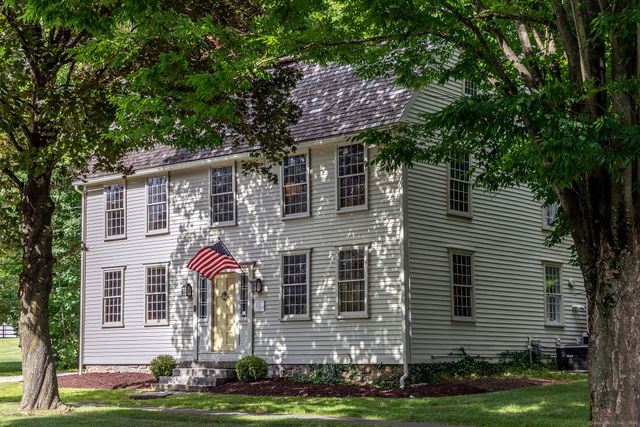 $929,000 | 487 Main Street South | Woodbury Center