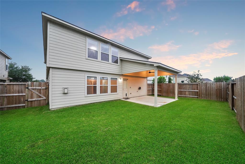 Have you dreamed about a fantastic covered porch and fenced yard for entertaining?